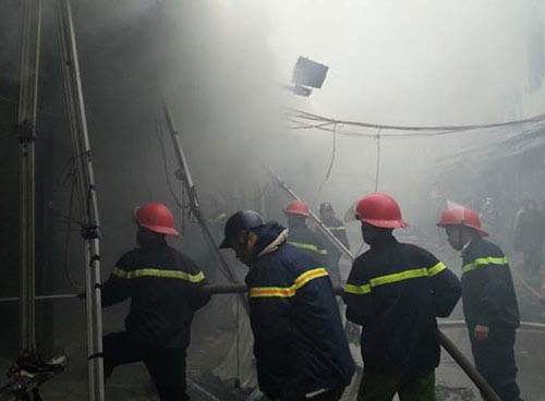 Over 4 hours of fire extinguishing furniture factory